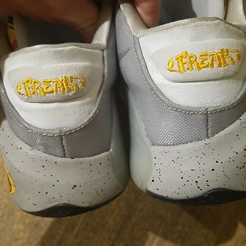 Nike Zoom Freak 1 GS Graffiti Multicolor Lace Up Basketball Shoes Sneakers - Picture 4 of 6